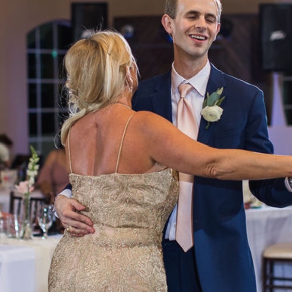 Formal gown - Picture 7 of 7